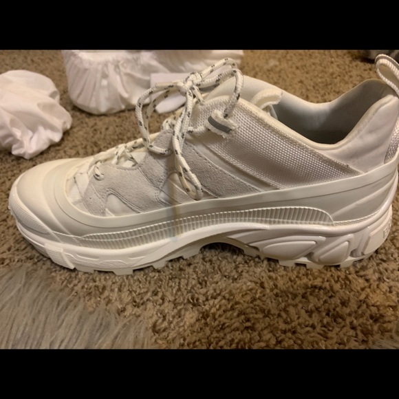 Burberry sneakers. - Picture 4 of 10